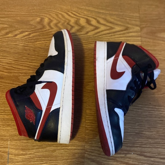 Jordan 1 Nobel Red - Picture 2 of 3
